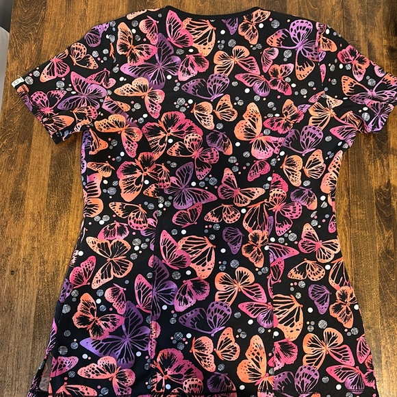 Bundle of 2 scrub tops. - Picture 10 of 10